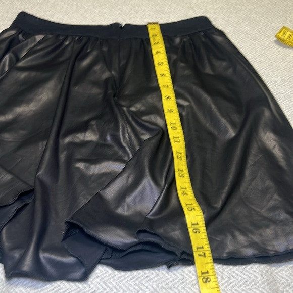 EDC Black MiNI Skirt.  Size XS. - Picture 8 of 9